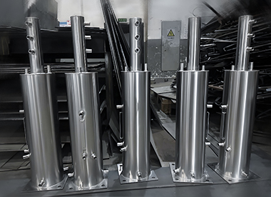 數(shù)控車床。CNC 數(shù)控銑床精密加工
